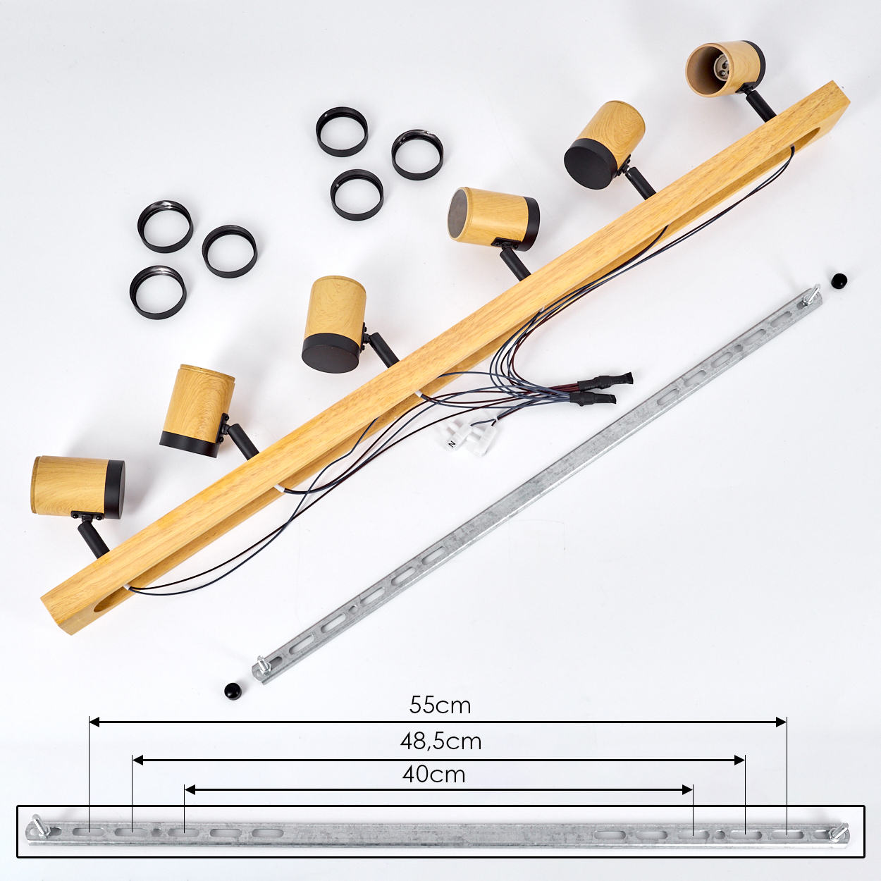 Holzlampenarmatur mit mehreren Lichtern und Metallteilen auf weißer Oberfläche. Abmessungen: 55 cm, 48,5 cm und 40 cm.