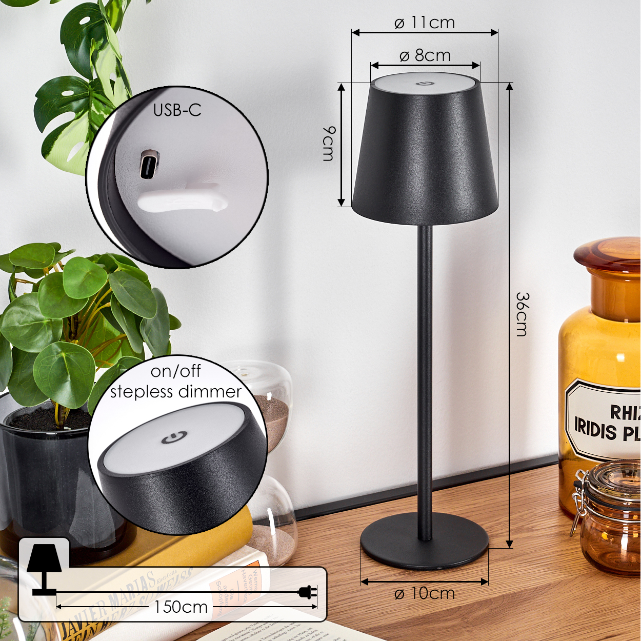 Eine schwarze Tischlampe mit Maßen. Details umfassen USB-C, stufenlosen Ein/Aus-Dimmer und ein 150 cm langes Kabel. Pflanzen und ein Glas im Hintergrund.