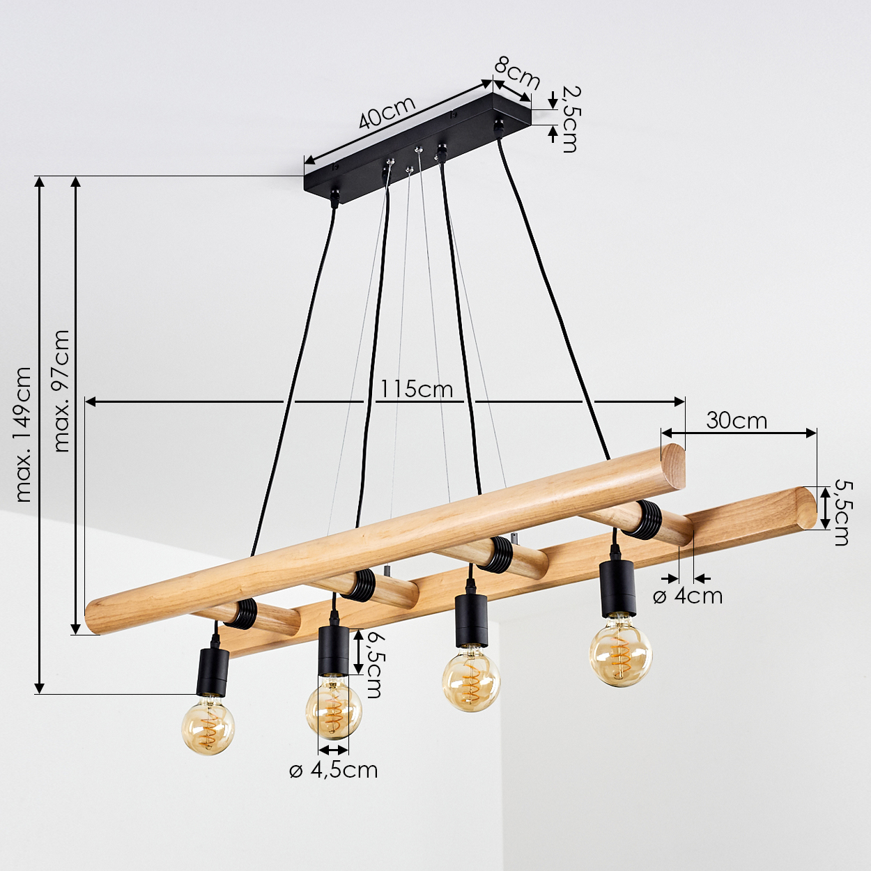Eine Holz- und Metall-Kronleuchter mit vier Glühbirnen, Abmessungen sind angegeben.