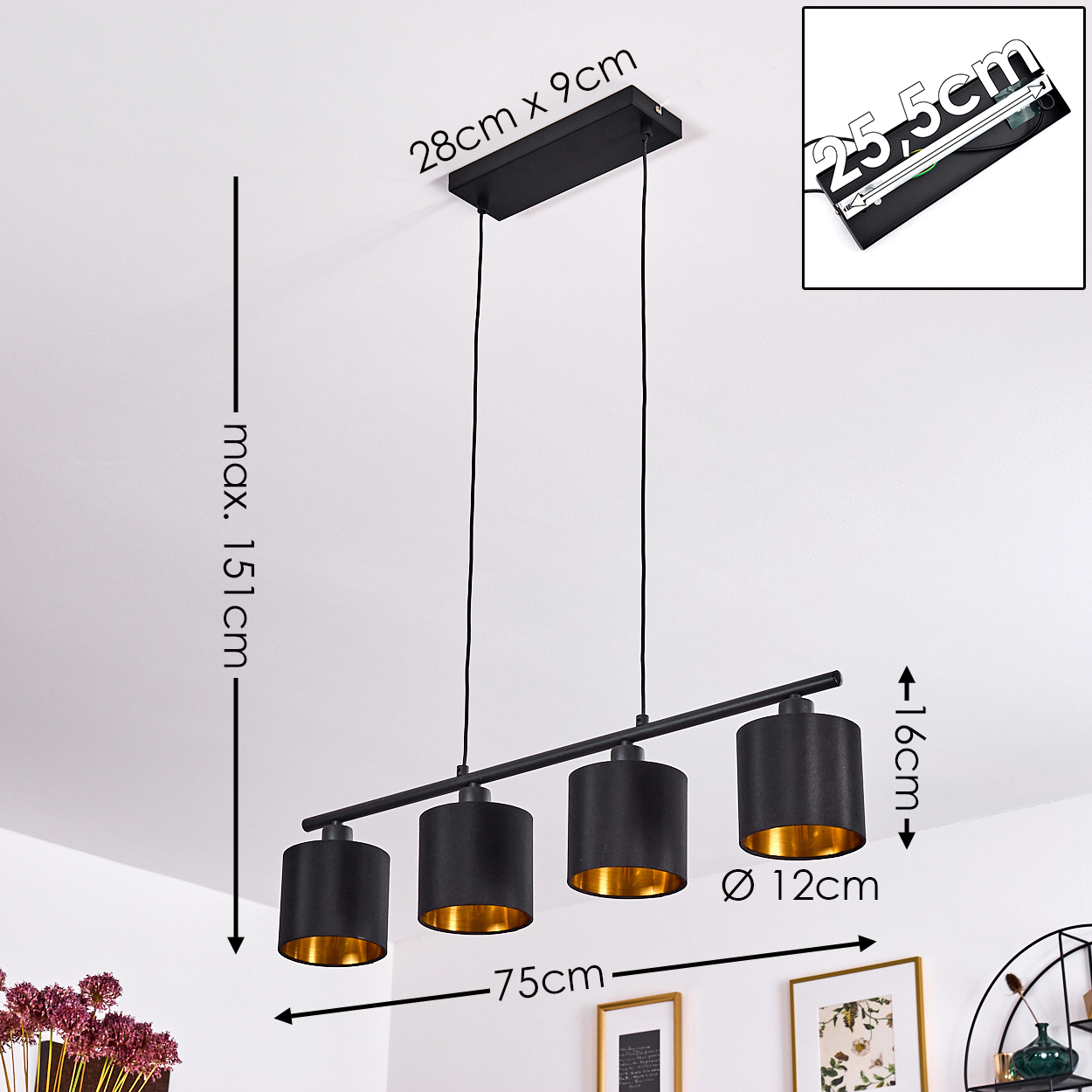 Schwarze Deckenlampe mit vier zylindrischen Schirmen. Jeder Schirm hat ein goldenes Innenleben. Abmessungen sind auf dem Bild angegeben.
