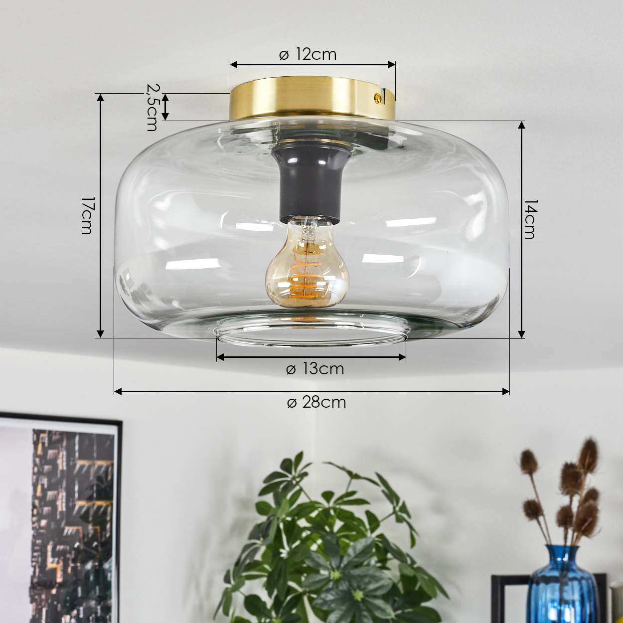 Eine Deckenleuchte aus Glas mit goldenem Oberteil. Die Glühbirne ist sichtbar. Abmessungen sind mit Pfeilen und Zahlen angegeben.