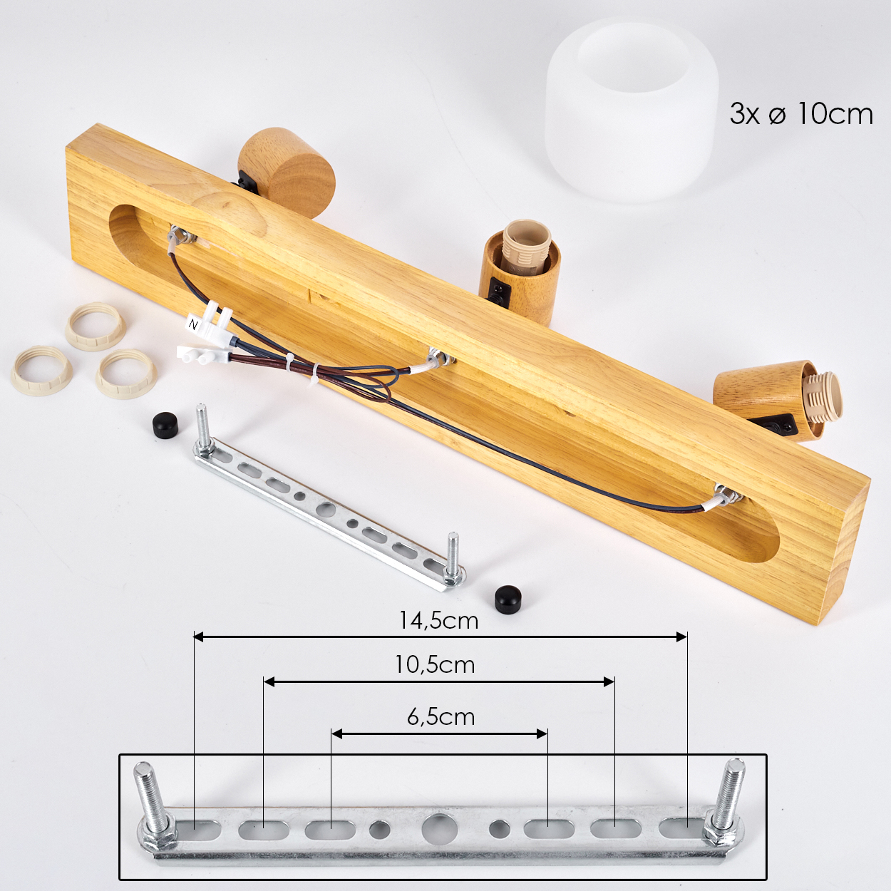 Komponenten einer Holzleuchte mit Metallhalterung, Maßangaben und weißem Hintergrund. Enthält Leuchtmittel und einen Schirm aus Milchglas.