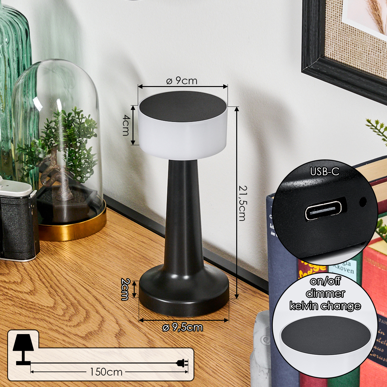 Eine schwarz-weiße Schreibtischlampe mit beschrifteten Abmessungen und Merkmalen steht auf einer Holzoberfläche. Details zu USB-C und Dimmer sind gezeigt.