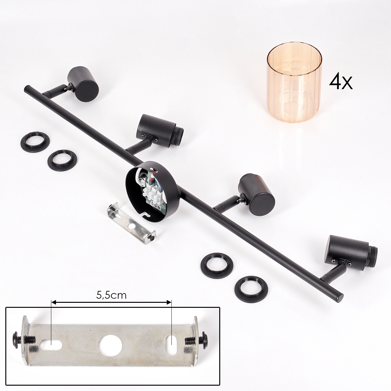Schwarze Schienenleuchte mit 4 Strahlern, Montagehalterung und 4 Glasschirmen. Die Halterung ist 5,5 cm lang.