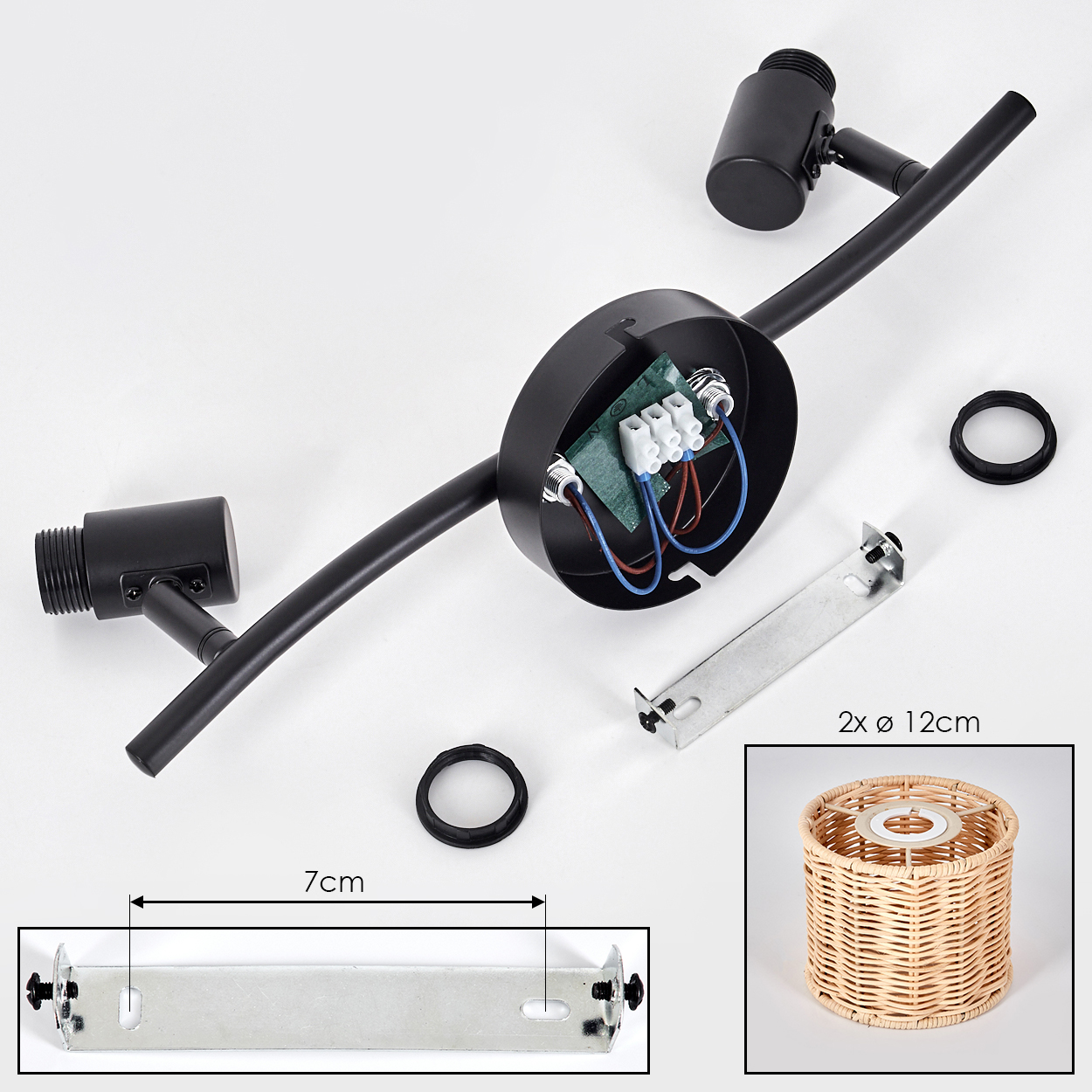 Schwarze Lampenkomponenten mit gebogenem Arm. Enthält eine Metallhalterung, elektrische Bauteile und einen gewebten Lampenschirm. Abmessungen sind angegeben.