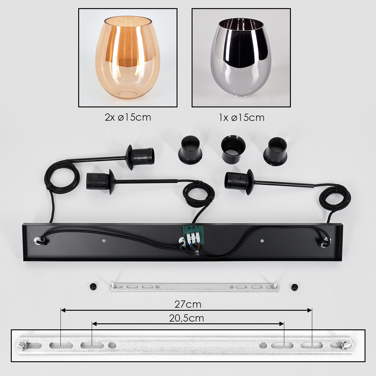 Komponenten einer Lampe: Glasschirme, Lampenfassungen, schwarze Metallstange, Montagehalterungen und Verkabelung, alles auf weißem Untergrund.