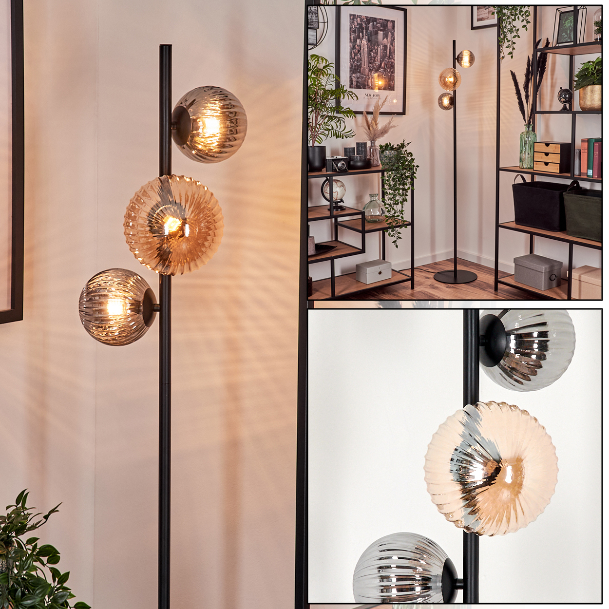 Eine schwarze Stehlampe mit drei Glaskugeln. Der Raum hat Regale mit Dekor. Pflanzen und ein Bild sind sichtbar.