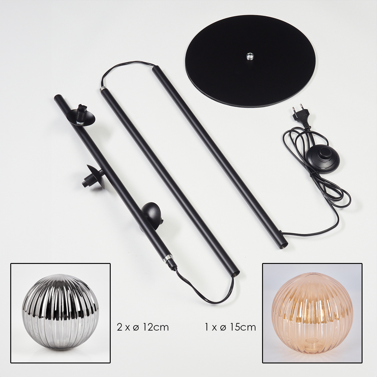 Zerlegte schwarze Stehlampe mit rundem Fuß, Stäben und zwei dekorativen Kugeln. Enthalten sind zwei 12 cm und ein 15 cm Element.