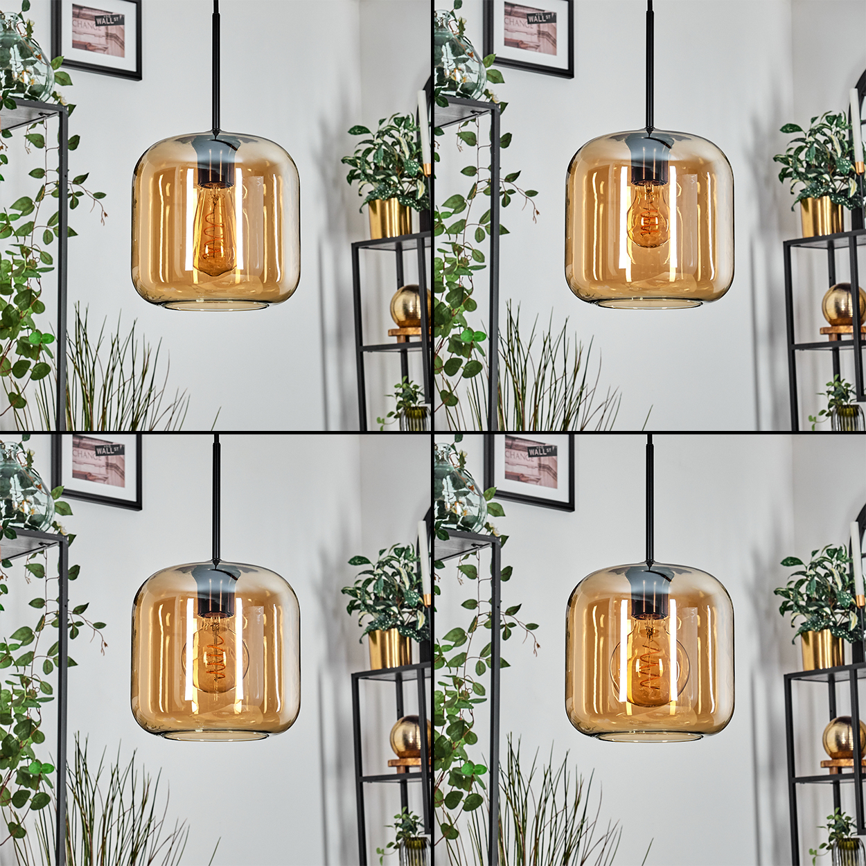 Eine Glas-Hängeleuchte mit sichtbarer Glühbirne hängt vor einer Wand mit Pflanzen, Regalen und gerahmten Bildern.