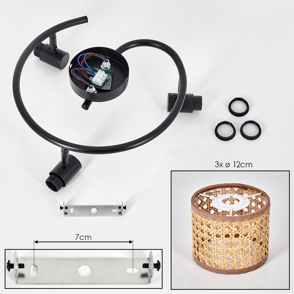 Eine zerlegte schwarze Lampe mit Lampenteilen, einem Schirm und einer Halterung. Der Schirm ist hellbraun gewebt. Abmessungen sind ebenfalls angegeben.