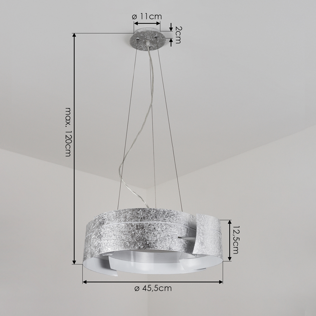 Eine moderne silberne und weiße Hängelampe mit Maßangaben. Sie hängt von der Decke. Die Lampe hat eine runde Form.