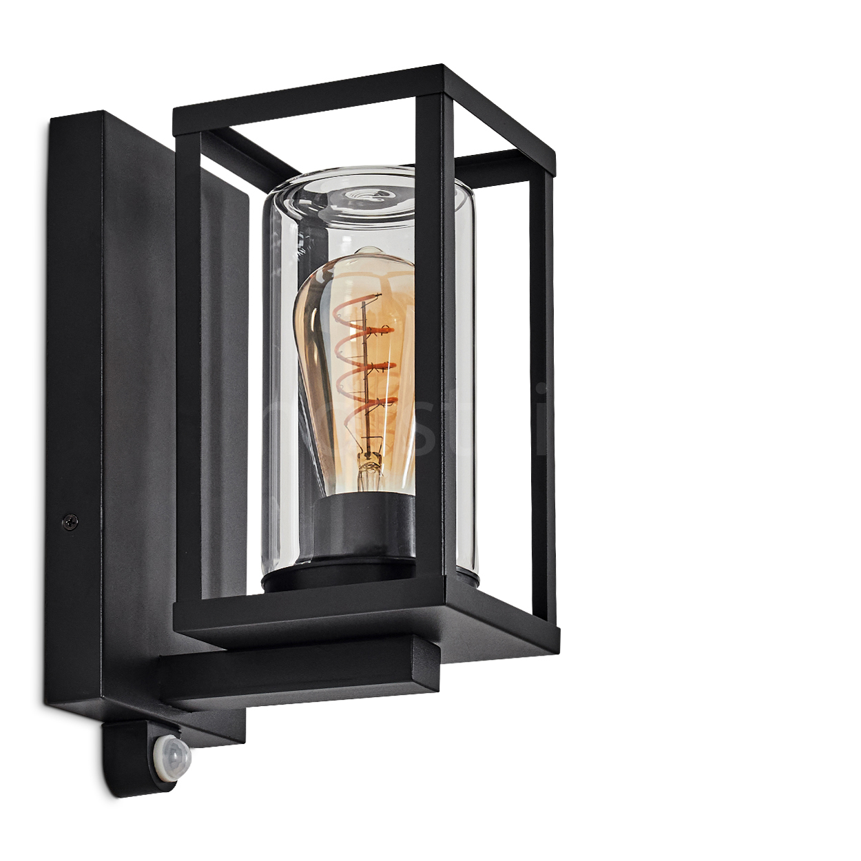 Schwarze Außenwandleuchte mit Glaszylinder, der eine Glühbirne mit Spiralfaden umschließt. Mit Bewegungssensor. Weißer Hintergrund.