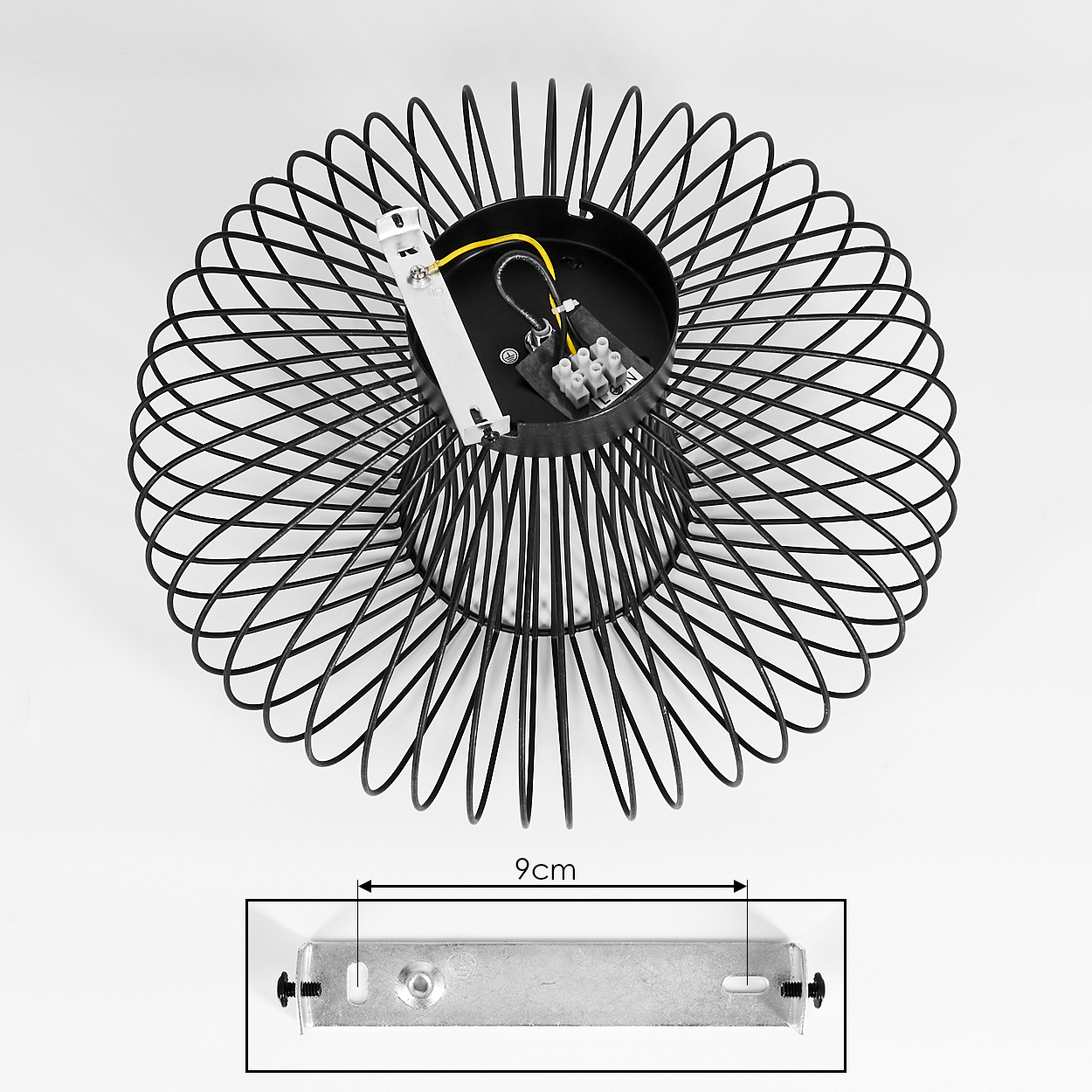 Schwarzer Lampenschirm aus Metalldraht mit 9cm Halterung. Die Lampe hat freiliegende Kabel und elektrische Komponenten vor weißem Hintergrund.