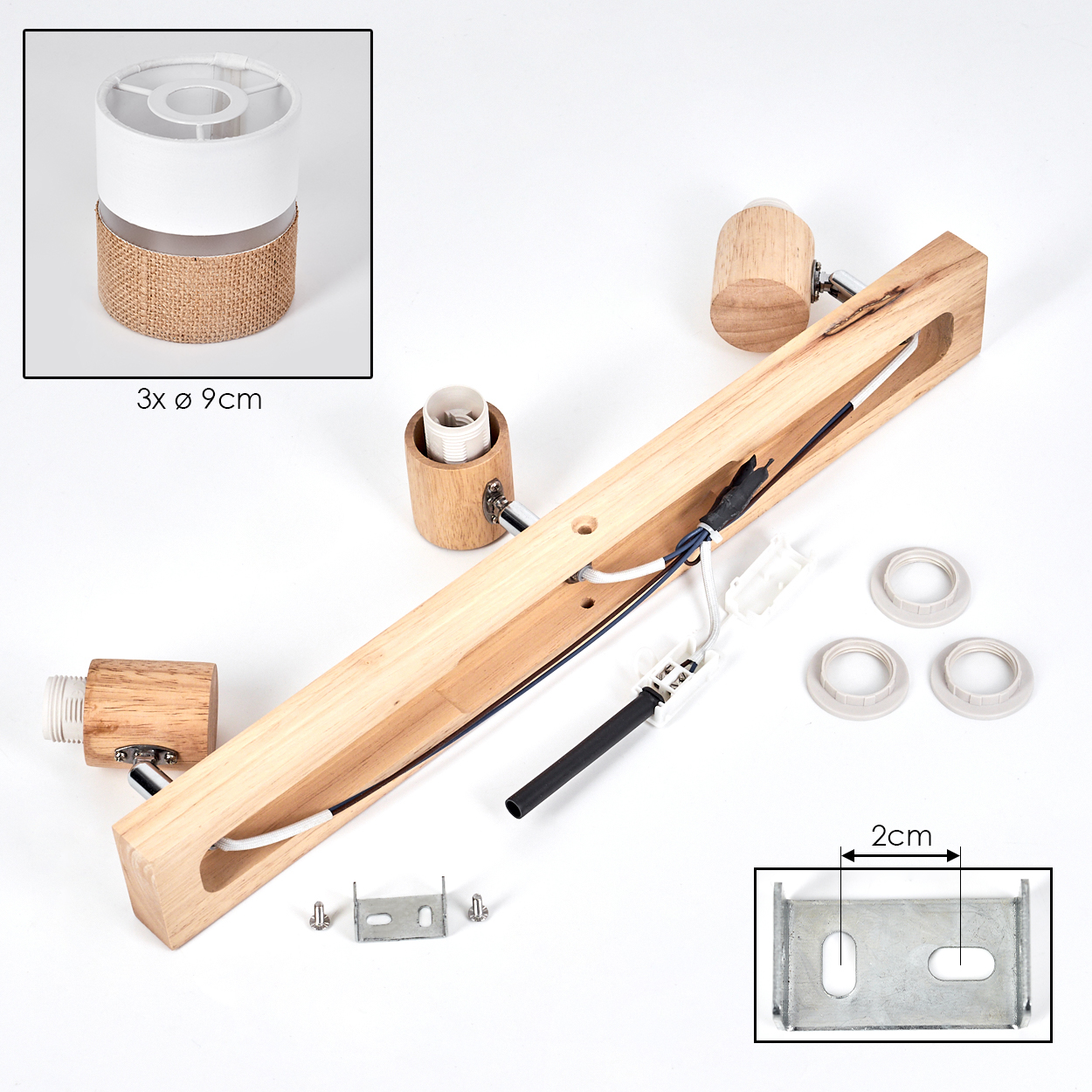 Holzlampenhalterung mit drei Fassungen, Lampenschirm und Befestigungsmaterial auf weißer Oberfläche. Detaillierte Ansicht der Teile.