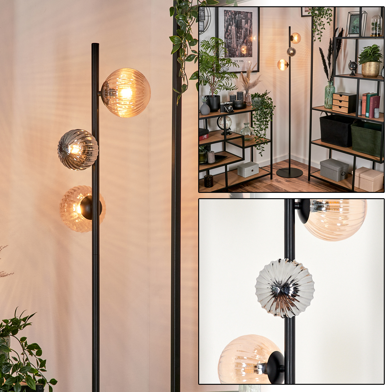 Eine schwarze Stehlampe mit drei Glaskugelleuchten. Der Hintergrund zeigt Regale, Pflanzen und einen Bilderrahmen.