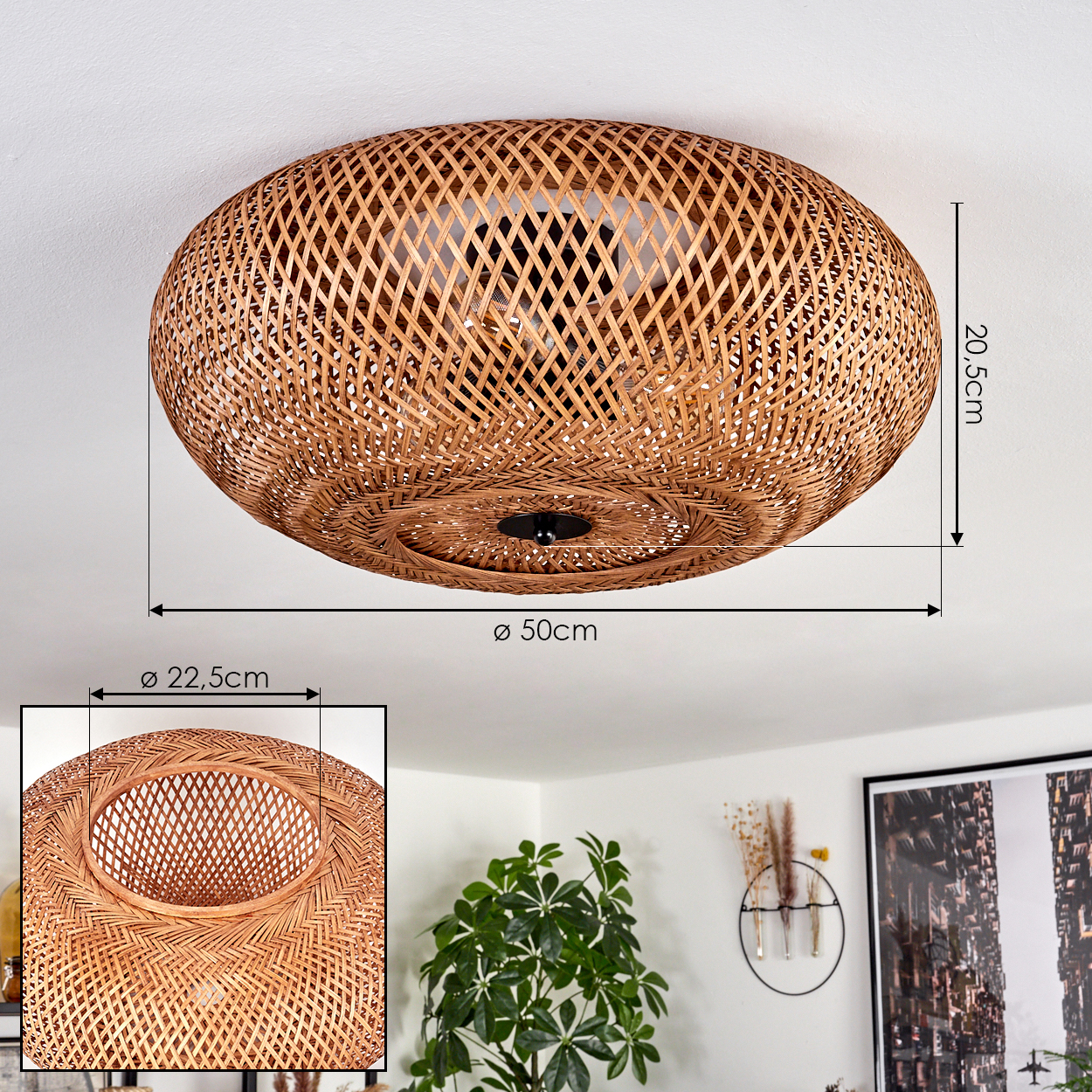 Gezeigt wird eine Deckenlampe aus geflochtenem Rattan. Sie ist braun und hat beschriftete Maße. Ein detaillierter Ausschnitt der Mitte der Lampe ist sichtbar.