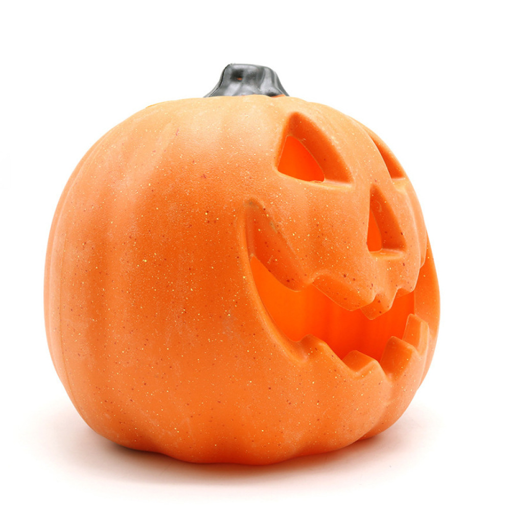 Ein orangefarbener Halloween-Kürbis mit geschnitztem Gesicht auf weißem Hintergrund. Er hat einen schwarzen Stiel und ein lächelndes Gesicht.
