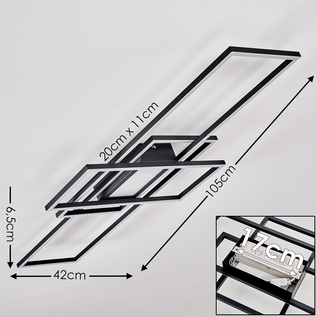 Eine moderne schwarz-weiße Deckenleuchte. Sie hat geometrische Formen und Abmessungen auf weißem Hintergrund.