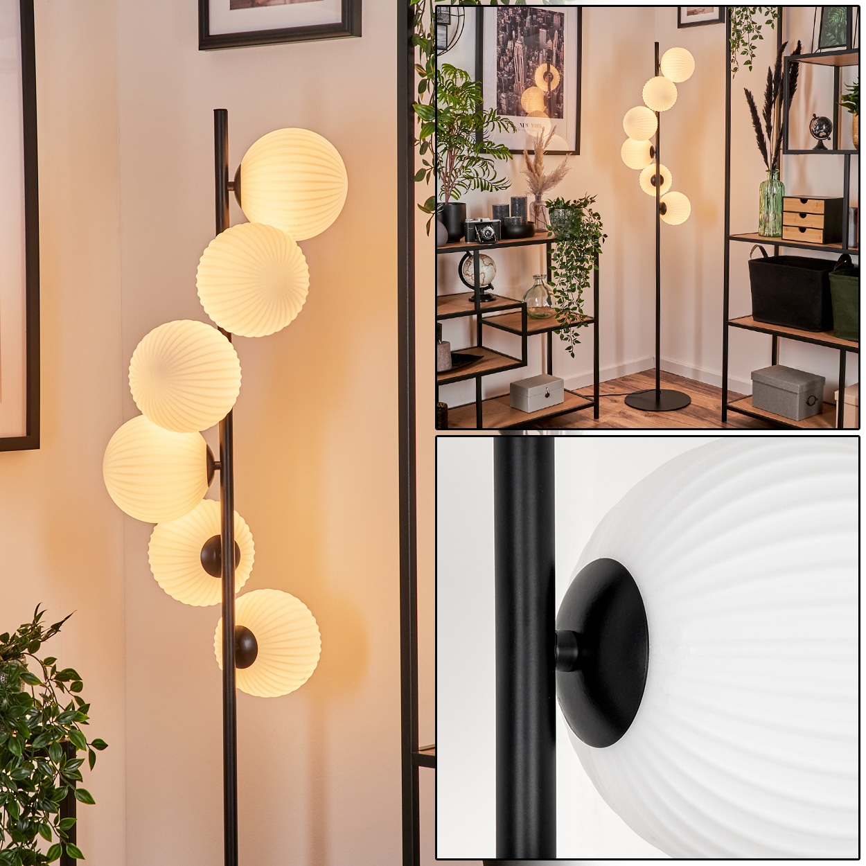 Eine schwarze Stehlampe mit sechs weißen Kugelschirmen befindet sich in einem Raum. Bücherregale, Pflanzen und gerahmte Kunstwerke sind im Hintergrund.