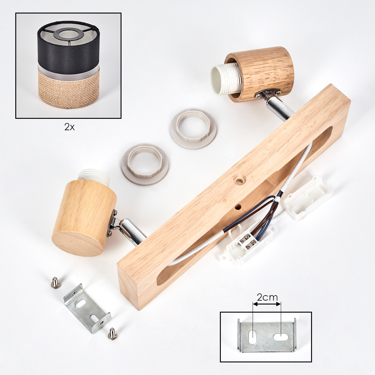 Zerlegte Holzkörper-Lampe mit zwei Schirmen, Metallhalterungen und elektrischen Komponenten vor weißem Hintergrund. Inklusive 2cm Skala.