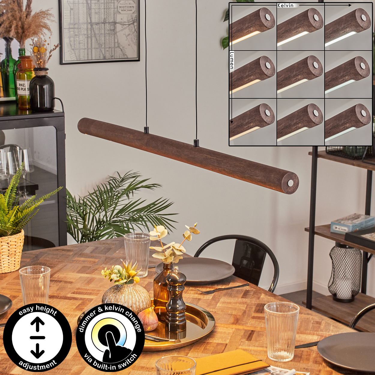 Eine Holz-Pendelleuchte hängt über einem Esstisch. Der Tisch ist mit Tellern, Gläsern und Dekorationsartikeln gedeckt.