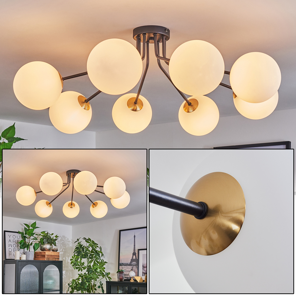 Eine Deckenleuchte mit kugelförmigen Lampen. Die Leuchte hat einen dunklen Metallrahmen und goldfarbene Akzente. Im Hintergrund ist ein Raum mit Pflanzen zu sehen.