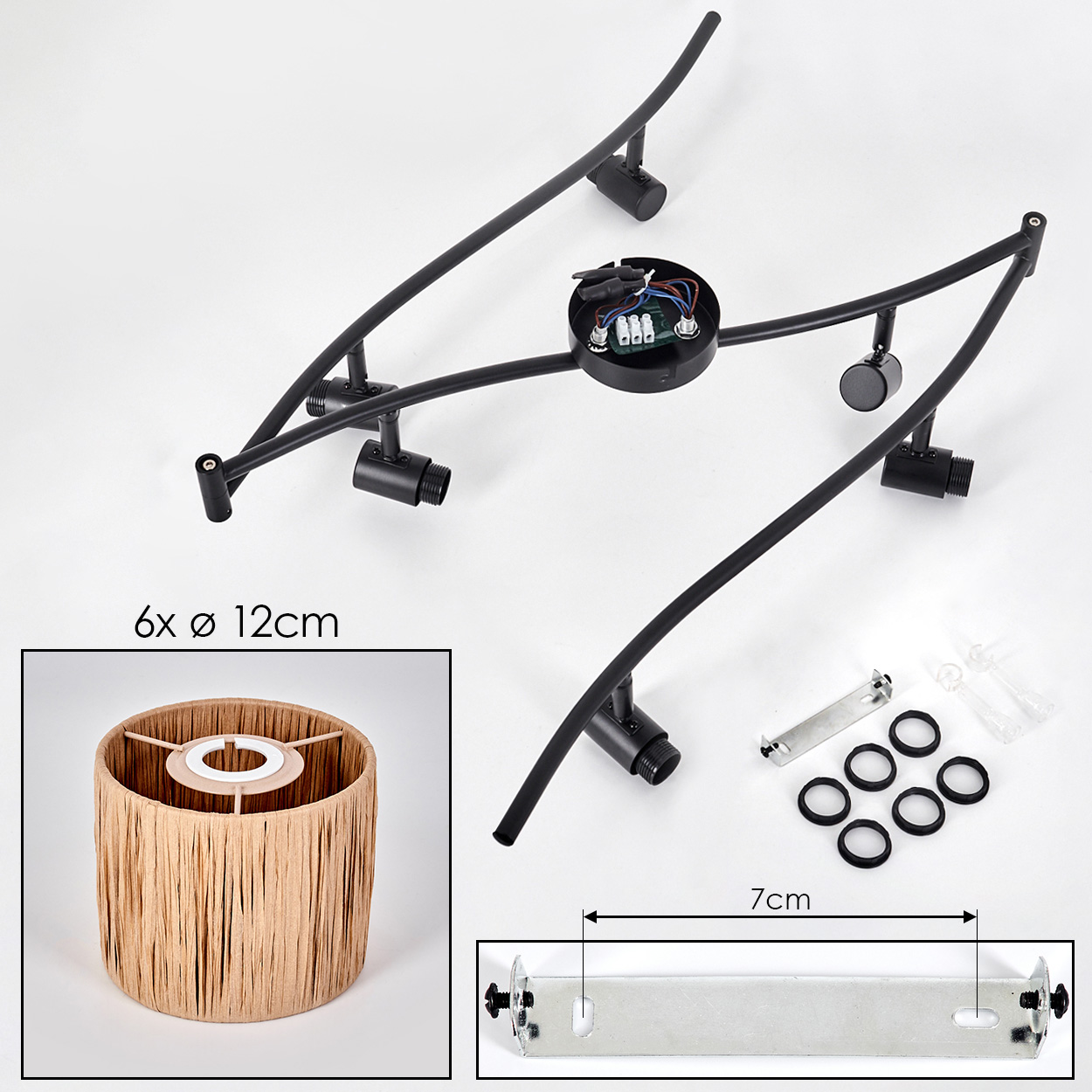 Schwarze Deckenleuchte mit Lampen, einem Lampenschirm und Montagematerial. Der Lampenschirm ist beige, die Leuchte liegt auf weißem Untergrund.