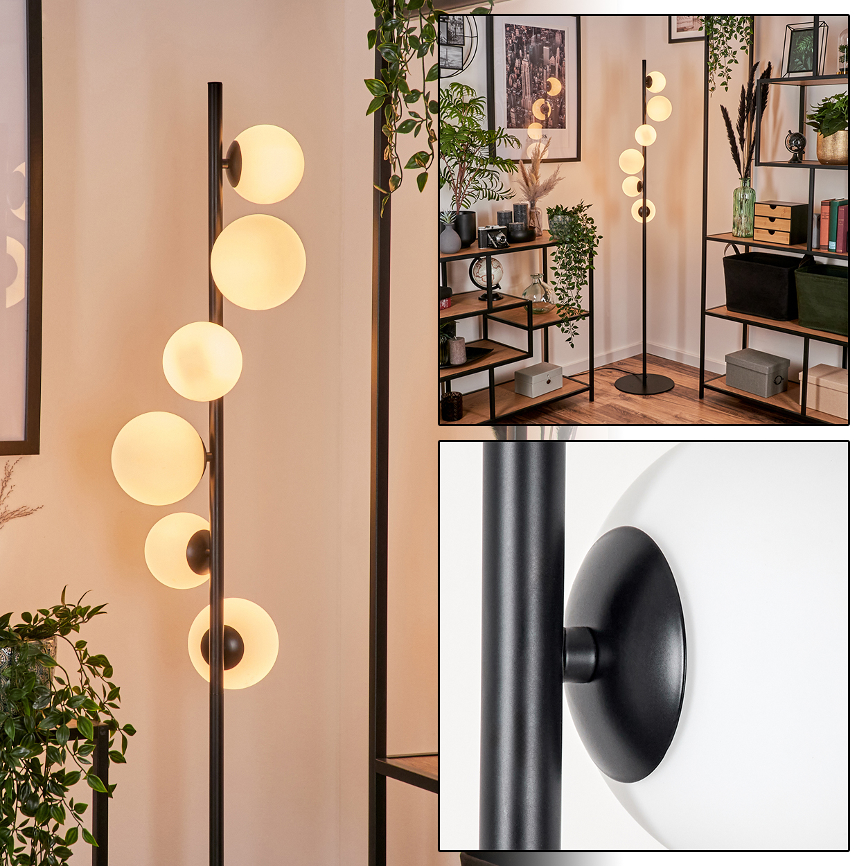 Eine schwarze Stehlampe mit sechs weißen Kugelleuchten steht in einem Raum. Regale mit Dekoration und Pflanzen sind im Hintergrund.