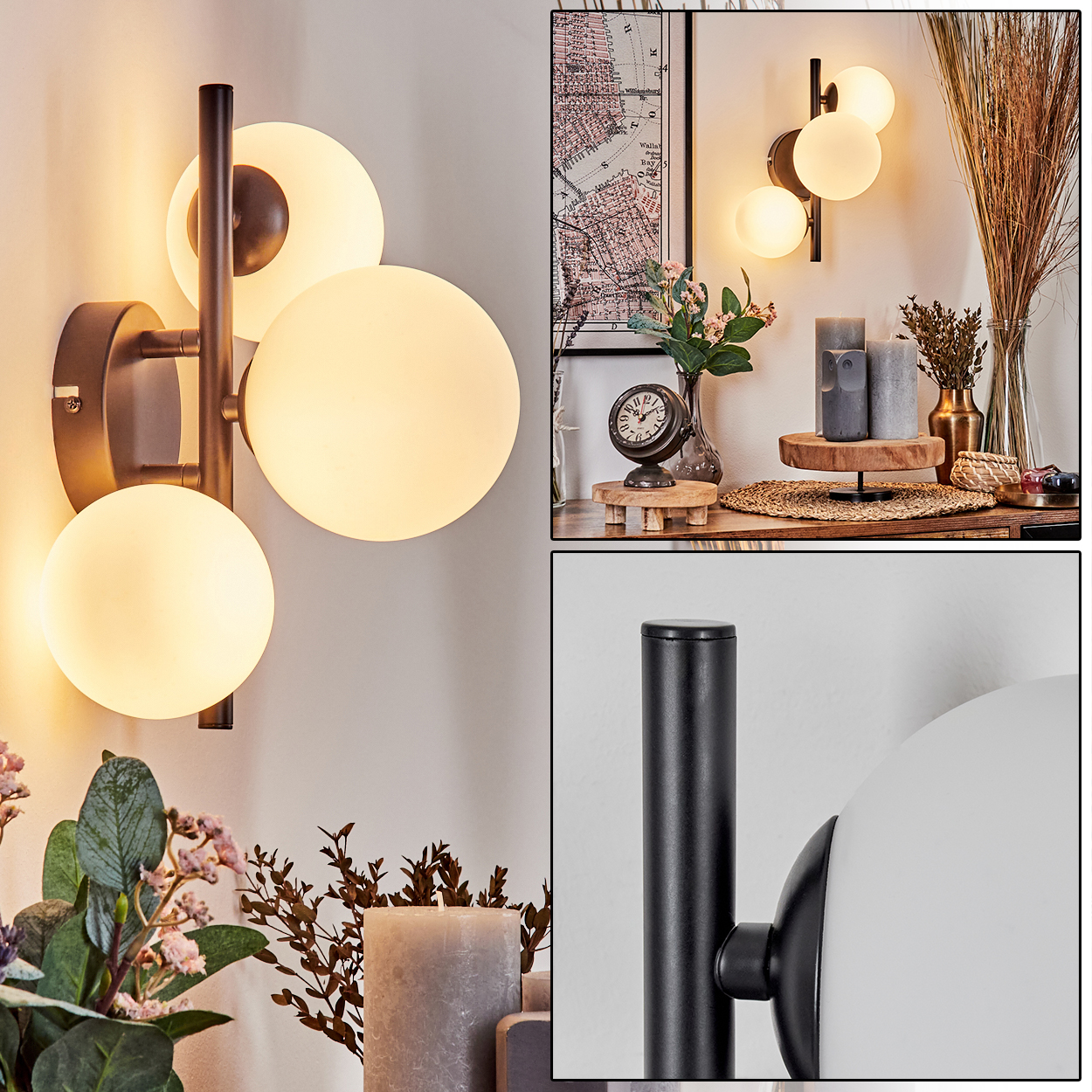 Eine Wandlampe mit drei kugelförmigen Glühbirnen. Der Hintergrund zeigt einen Tisch mit Dekoration wie Kerzen und einer Vintage-Uhr.