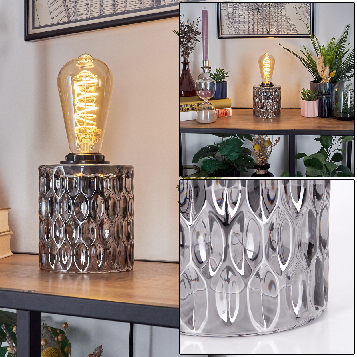 Eine beleuchtete Edison-Glühbirnenlampe auf einem dekorativen Sockel steht auf einem Regal. Andere Dekorationsartikel und eine Karte befinden sich im Hintergrund.
