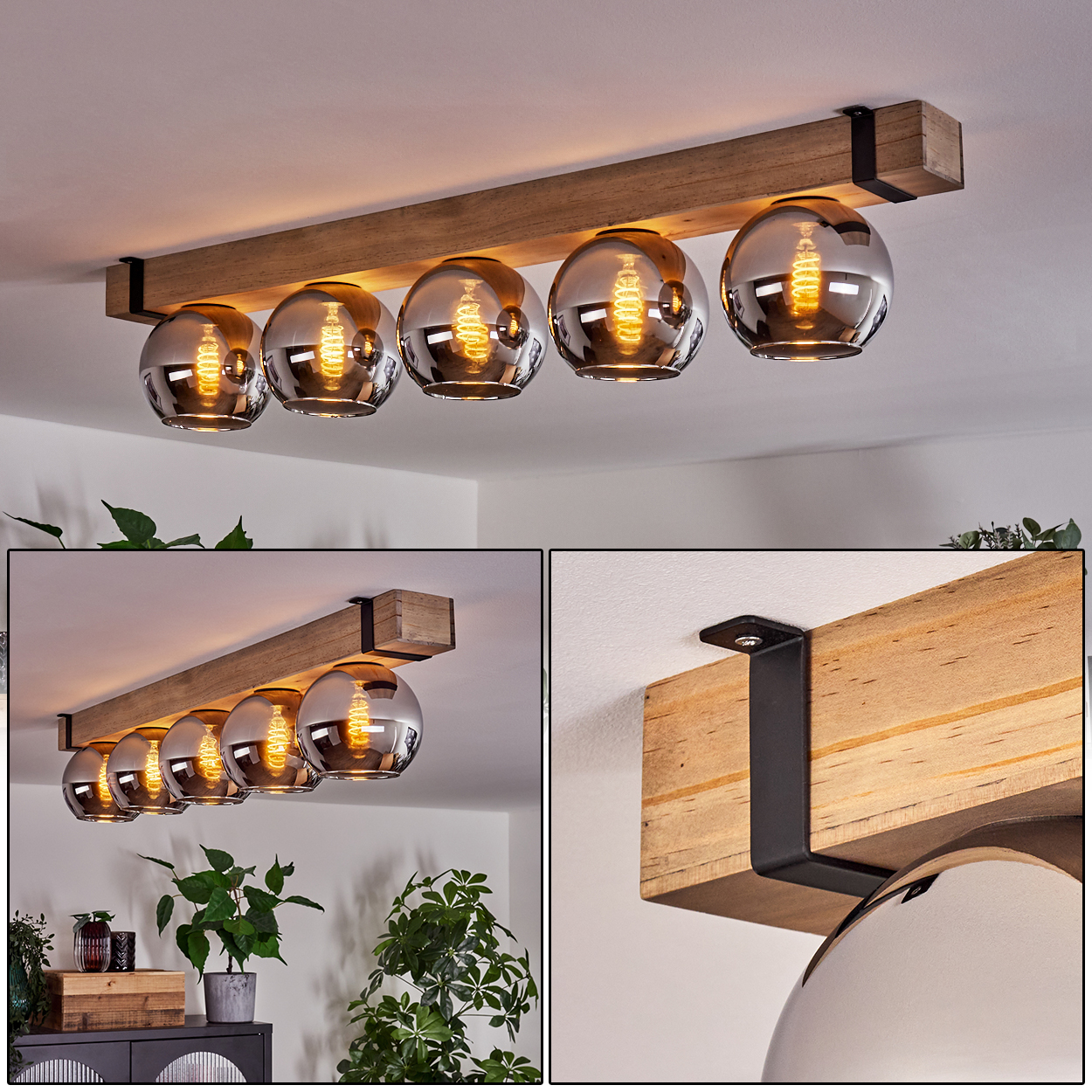 Eine Deckenleuchte aus Holzbalken mit fünf Glaskugelschirmen. Das Licht hat einen warmen Schein und ist an einer weißen Decke montiert.