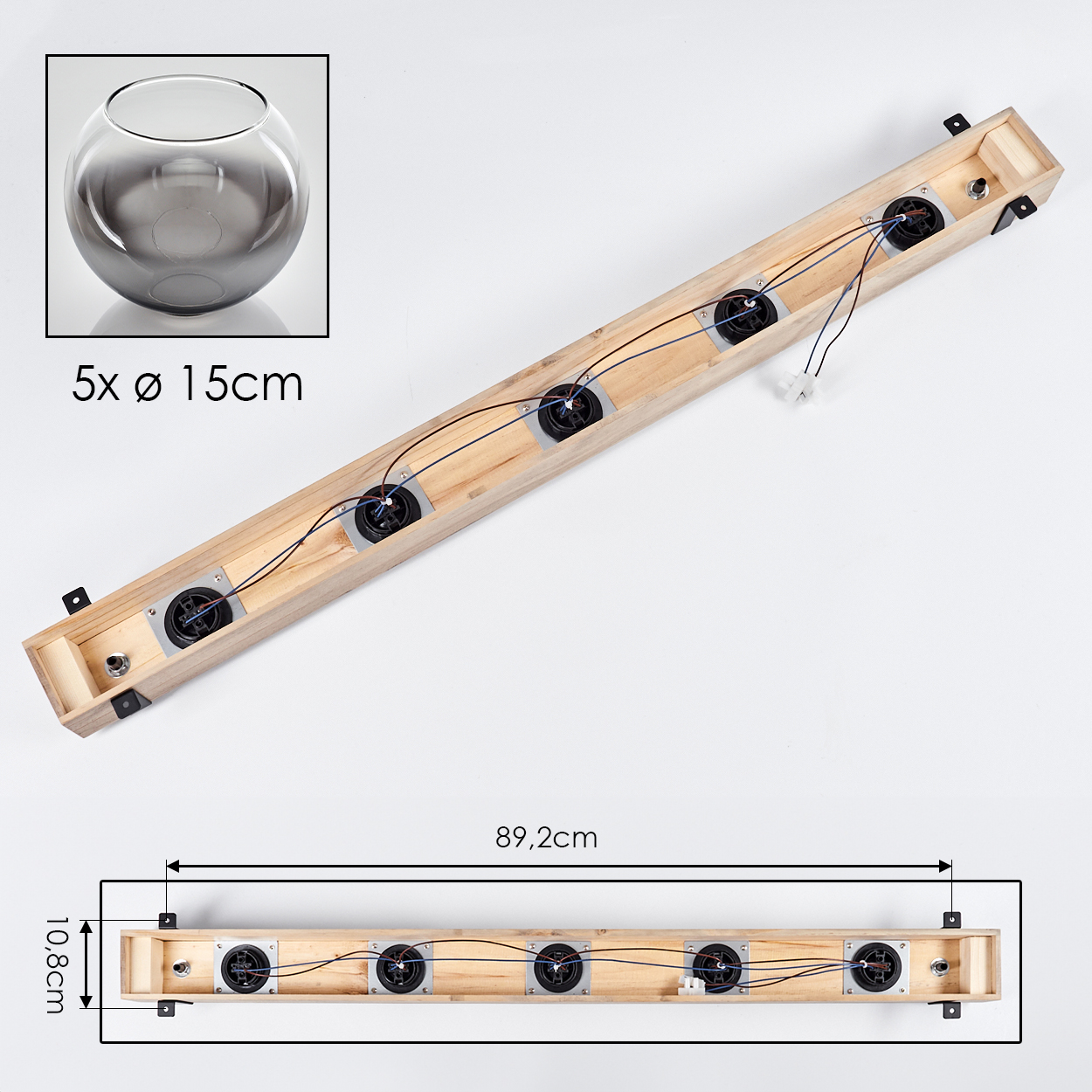 Eine Holzkonstruktion mit 5 Lautsprechern und Drähten. Auf der linken Seite befindet sich eine Glasschale. Abmessungen sind angegeben, 89,2 cm Länge und 10,8 cm Breite.
