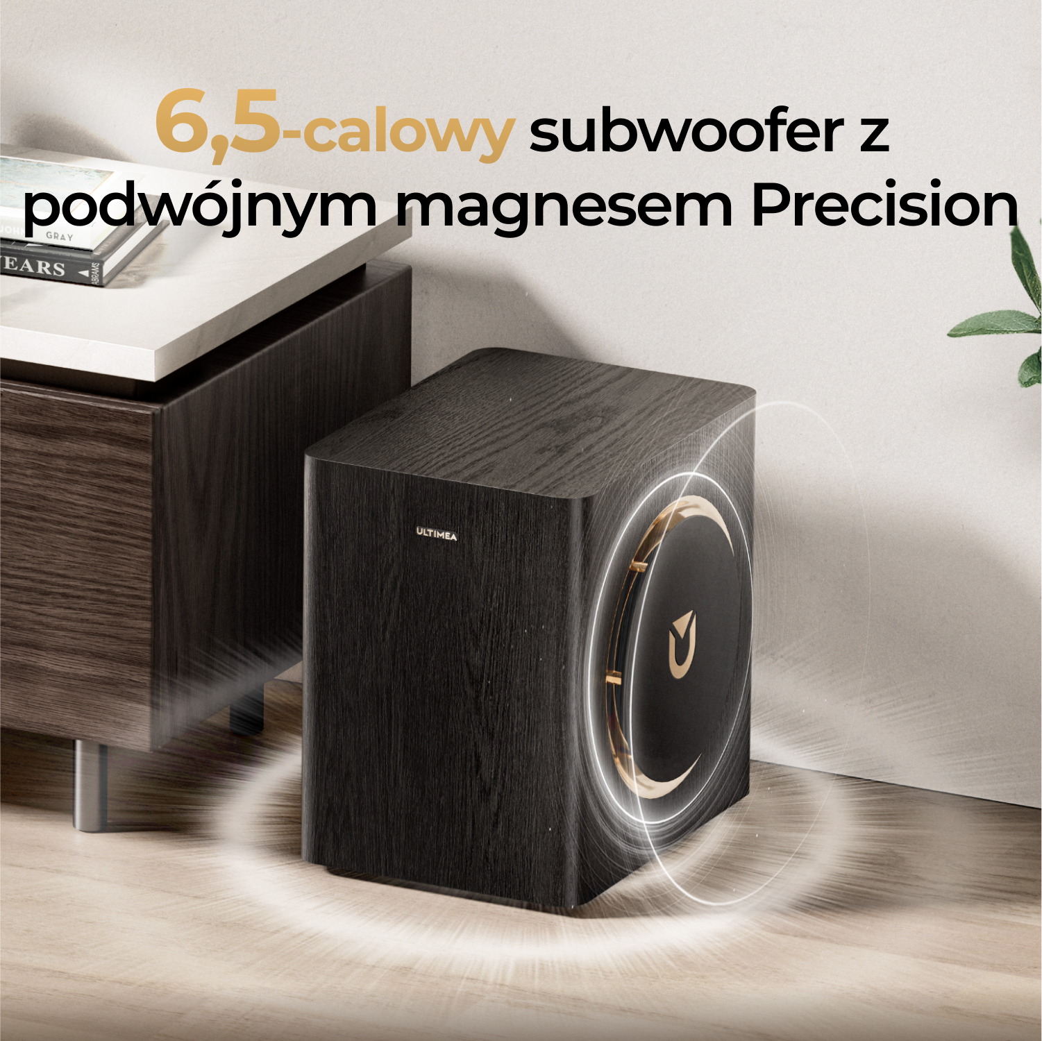 Drewniany subwoofer ze złotym pierścieniem wokół głośnika. Tekst: '6,5-calowy subwoofer z podwójnym magnesem precyzyjnym'.