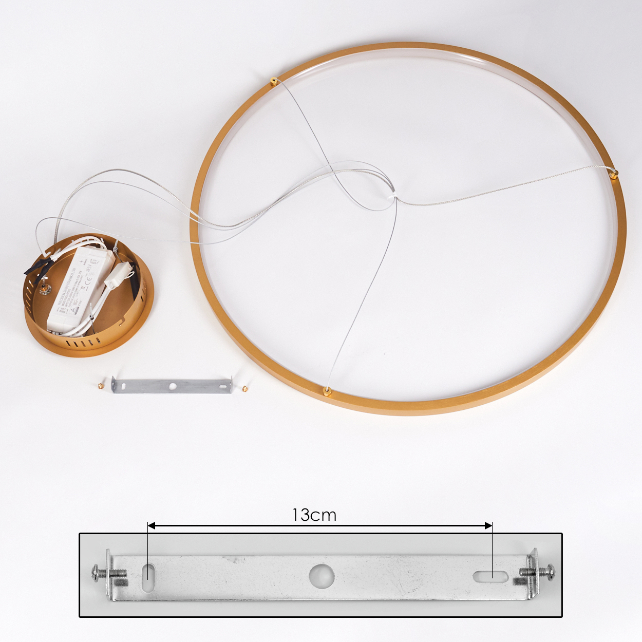 Eine zerlegte goldene Ringlampe mit Drähten, einem Netzteil und einer Halterung, sowie eine Nahaufnahme der Halterung mit 13 cm markiert.