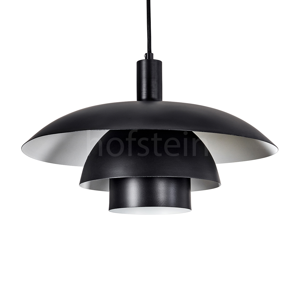 Eine schwarze Pendelleuchte mit mehrschichtigem Design. Die Lampe hat eine silberne Innenseite und hängt an einem schwarzen Kabel.