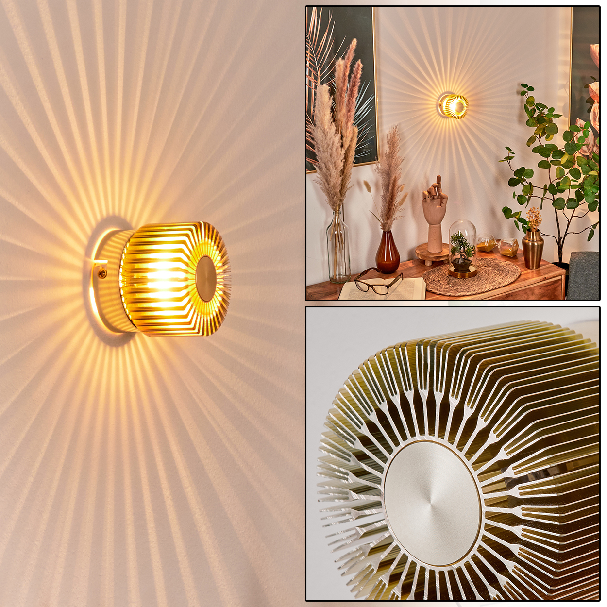 Eine goldene Wandlampe wirft Lichtstrahlen auf die Wand. Im Hintergrund befindet sich Dekoration mit Vasen, Pflanzen und einem Holztisch mit Gegenständen.