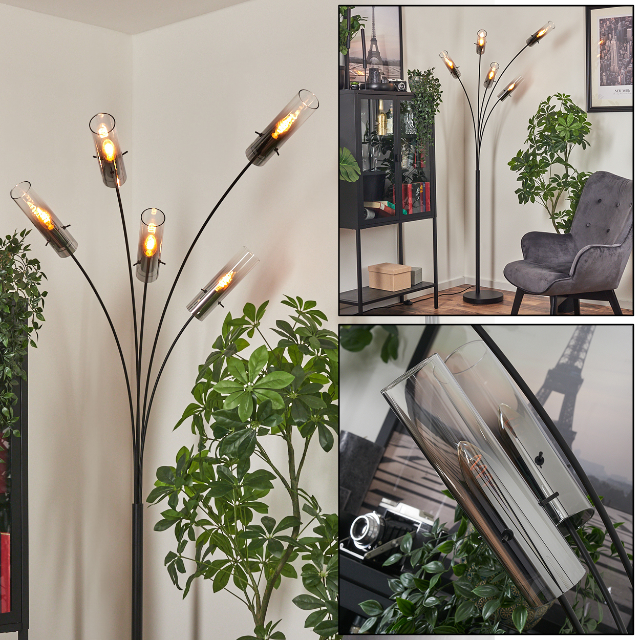 Eine schwarze Stehlampe mit fünf Lichtern in Glasröhren. Davor grüne Pflanzen und im Hintergrund ein schwarzer Schrank und ein grauer Stuhl.