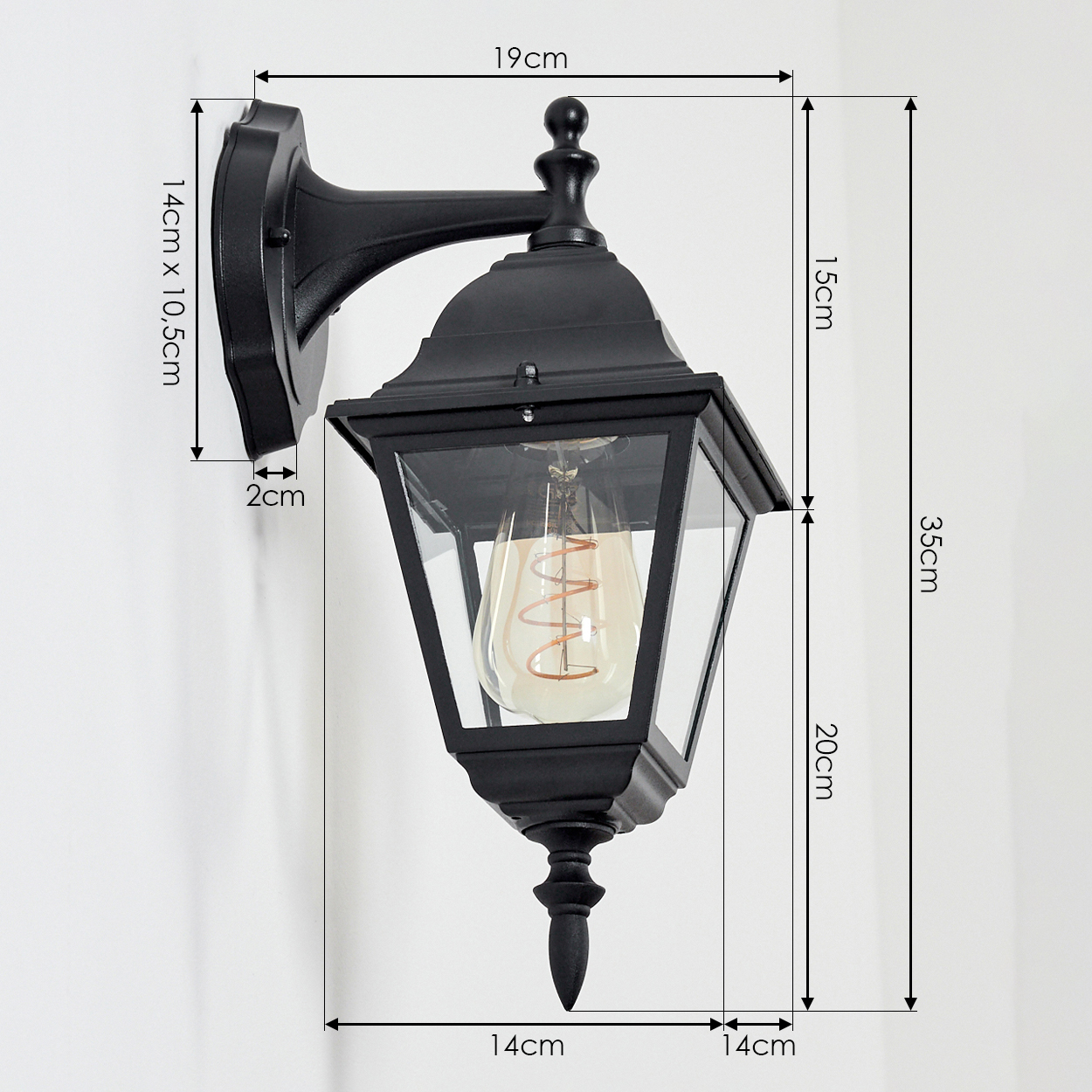 Eine schwarze, an der Wand montierte Außenlampe mit Glasscheiben. Abmessungen sind auf dem Bild markiert: 14x10,5cm, 19cm, 35cm, 20cm, 14cm und 14cm.
