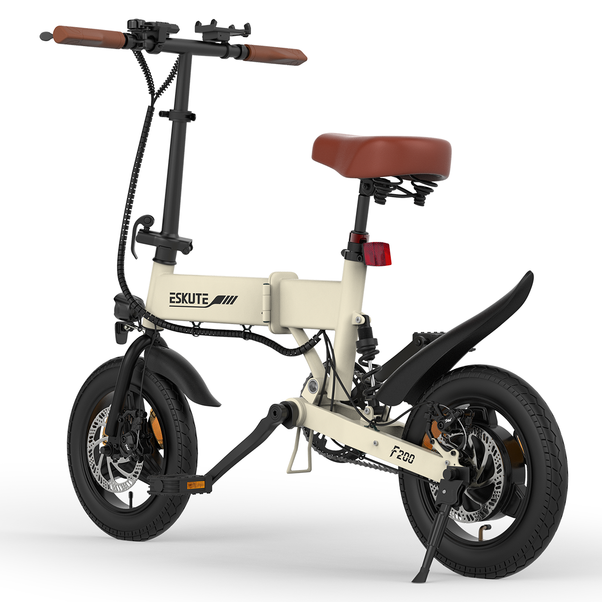 Bicicletta elettrica pieghevole color crema con sella e manubrio marroni. Pneumatici, parafanghi e dettagli del telaio neri. Sfondo bianco.