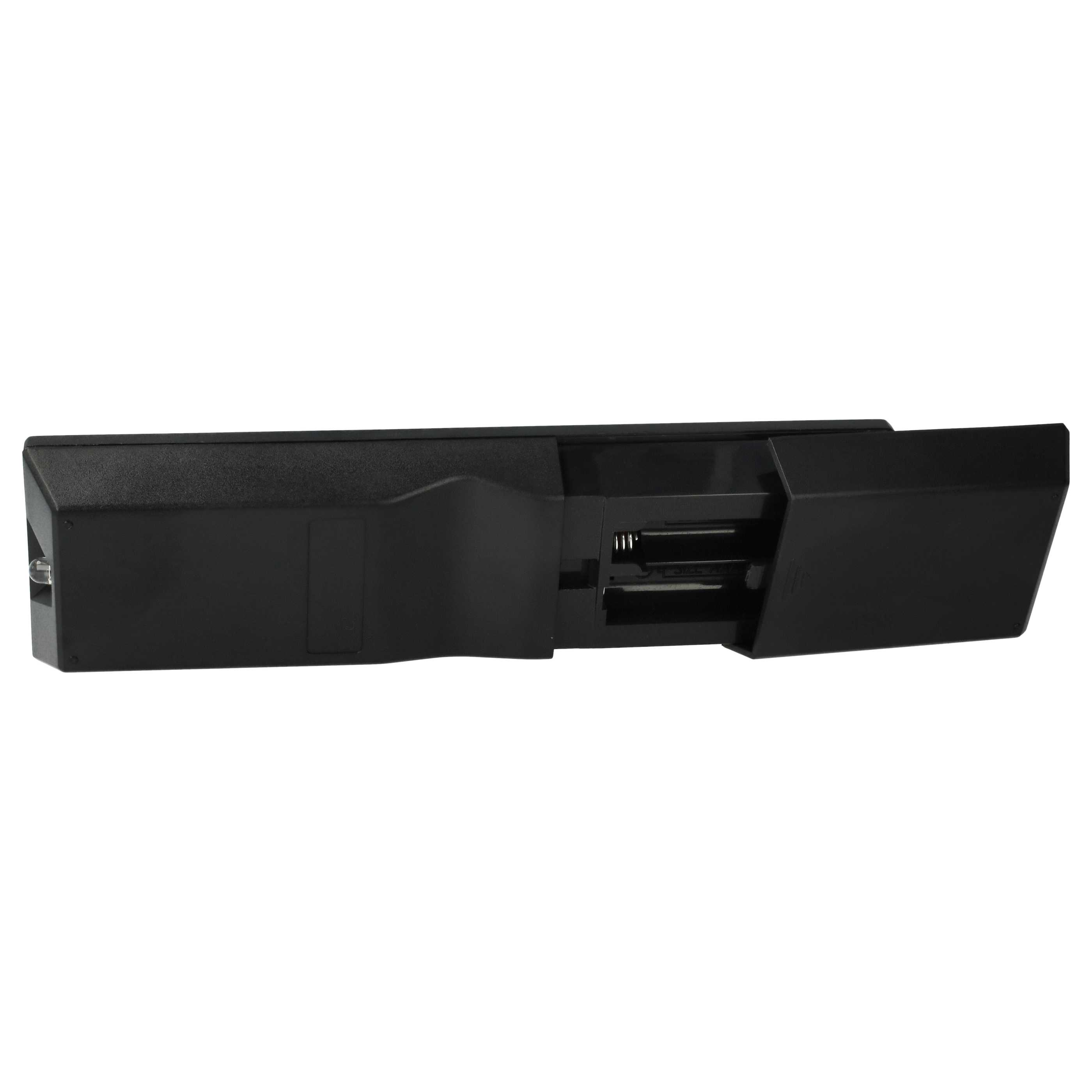 Eine schwarze Fernbedienung mit offenem Batteriefach. Sie befindet sich auf weißem Hintergrund.
