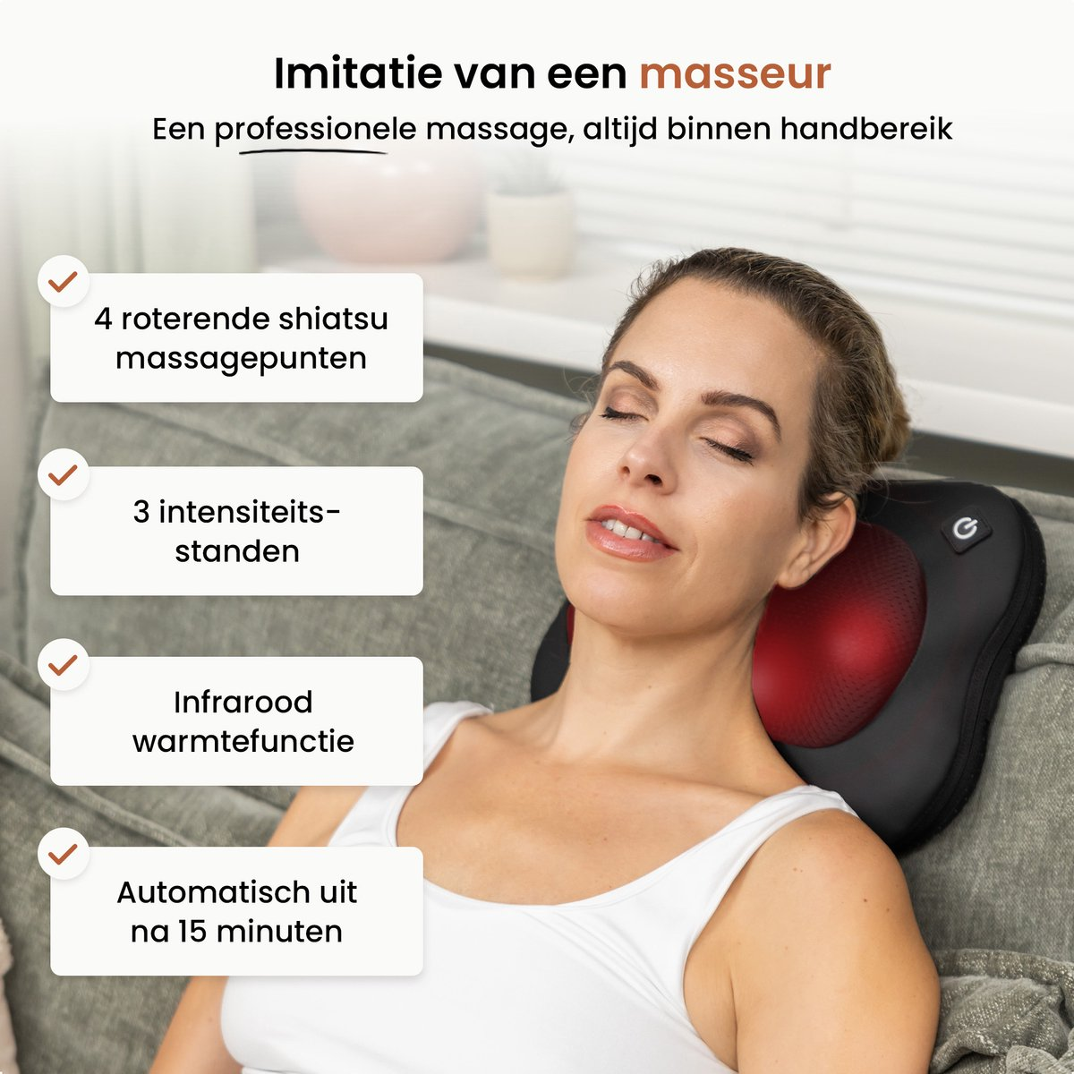 Een vrouw met gesloten ogen gebruikt een nekmassager. Tekst benadrukt functies zoals shiatsu, intensiteitsinstellingen, infrarood en automatisch uitschakelen.