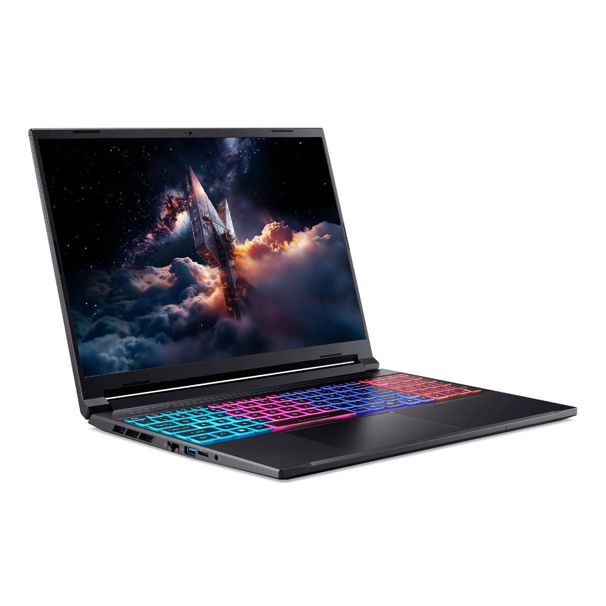 Un laptop nero mostra una scena spaziale con un razzo. La tastiera ha luci colorate. Il laptop è su sfondo bianco.