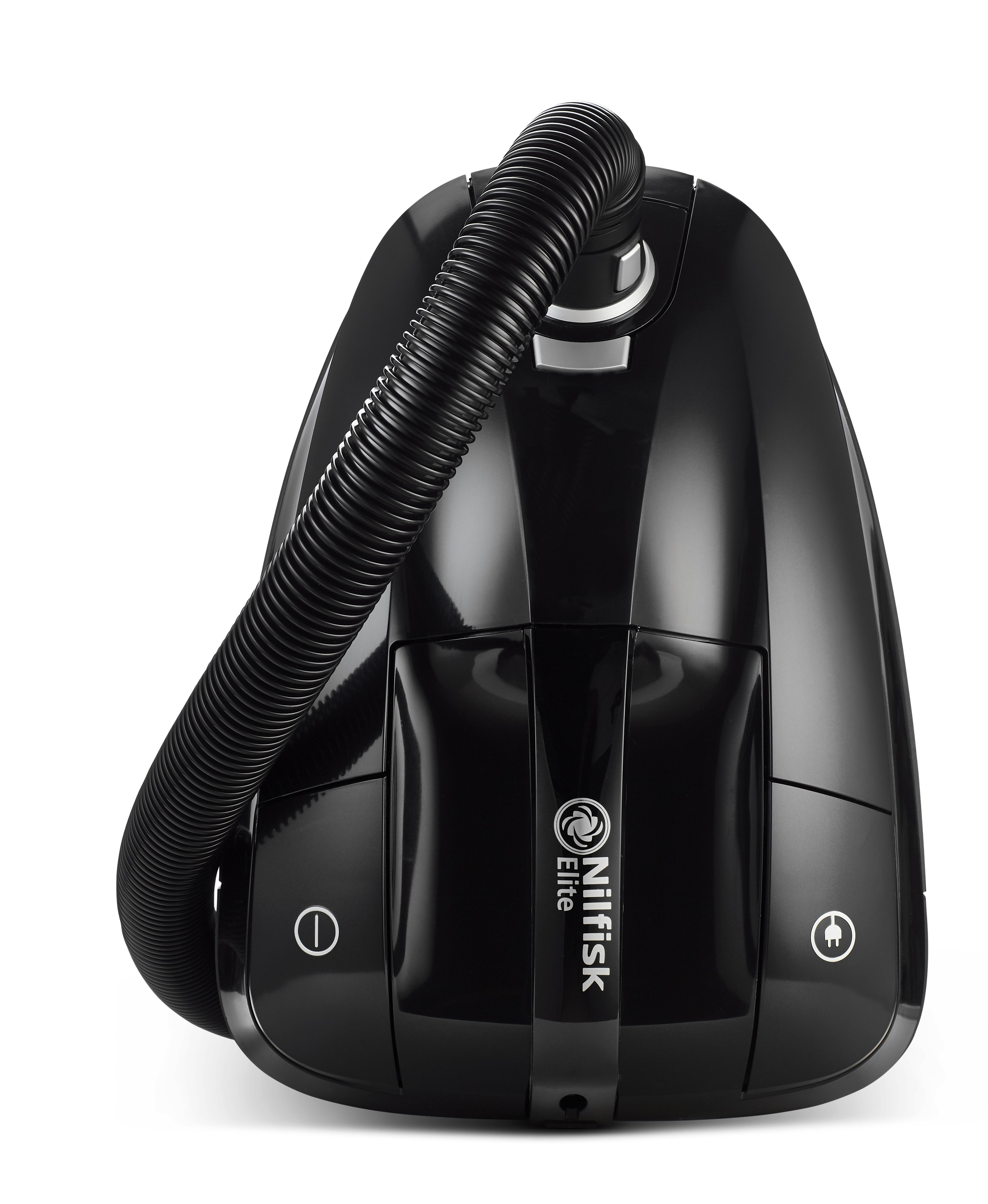Czarny odkurzacz Nilfisk Elite. Wąż jest zwinięty na górze. Tło jest białe.