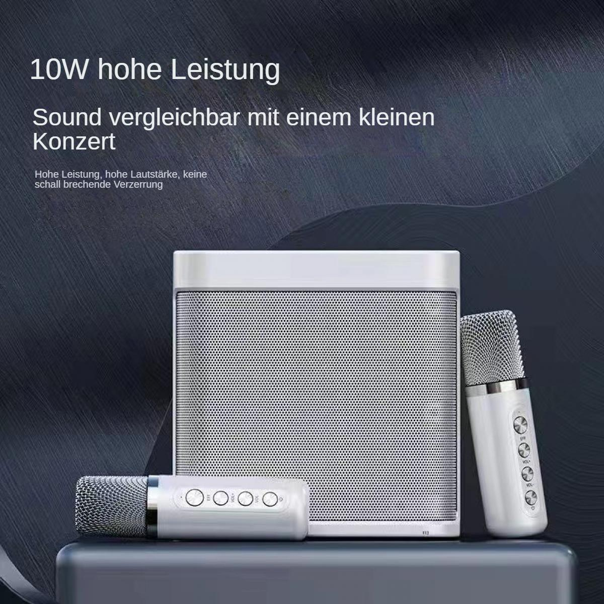Ein weißer Lautsprecher und zwei Mikrofone auf dunkler Oberfläche. Text: 'Sound vergleichbar mit einem kleinen Konzert'.