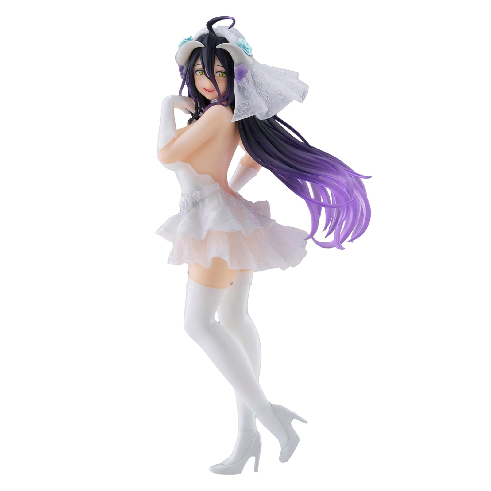 Anime-Figur einer Frau in einem weißen Hochzeitskleid mit Hörnern, lila Haaren und weißen High Heels auf weißem Hintergrund.