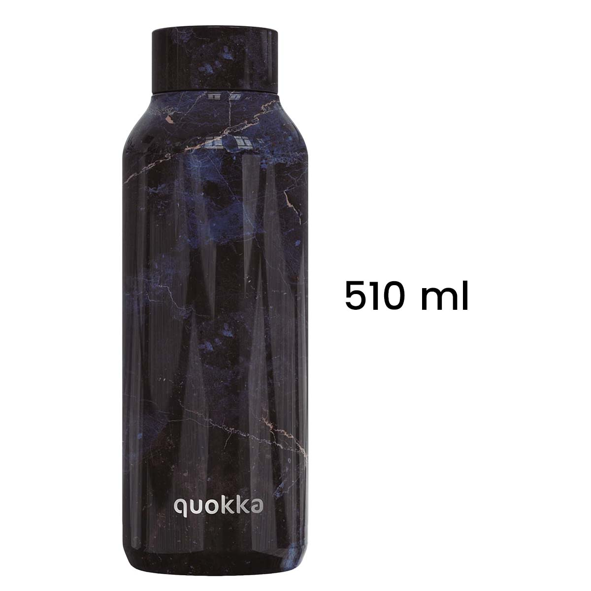 Eine schwarz-blaue Marmorwasserflasche mit 'quokka' darauf. Rechts steht '510 ml'.