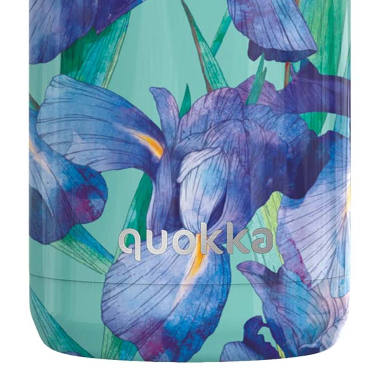 Una borraccia con un design floreale. Il design presenta fiori di iris blu e viola con foglie verdi su sfondo turchese.
