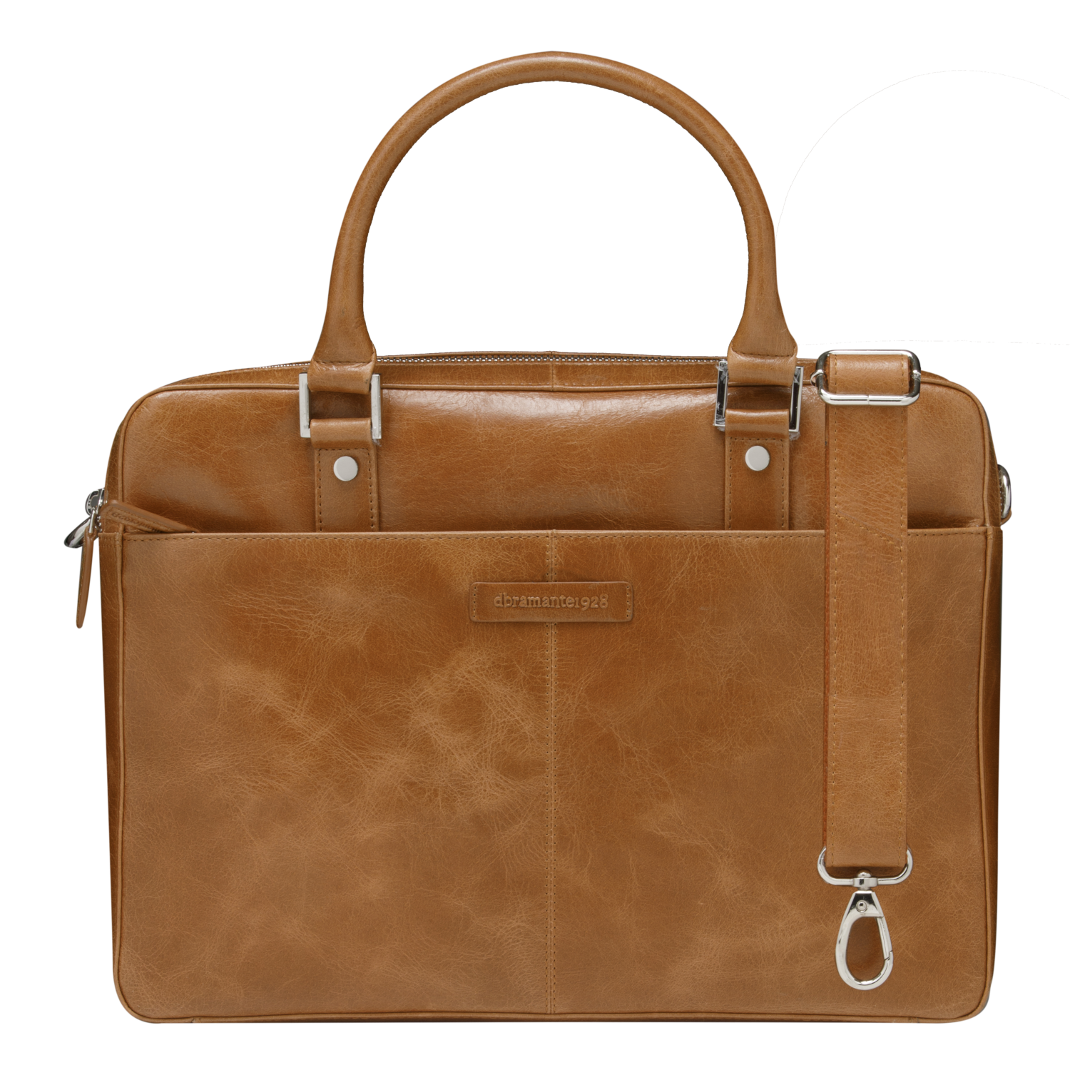 Una ventiquattrore in pelle marrone con manico, tracolla e hardware argentato è mostrata su sfondo nero.