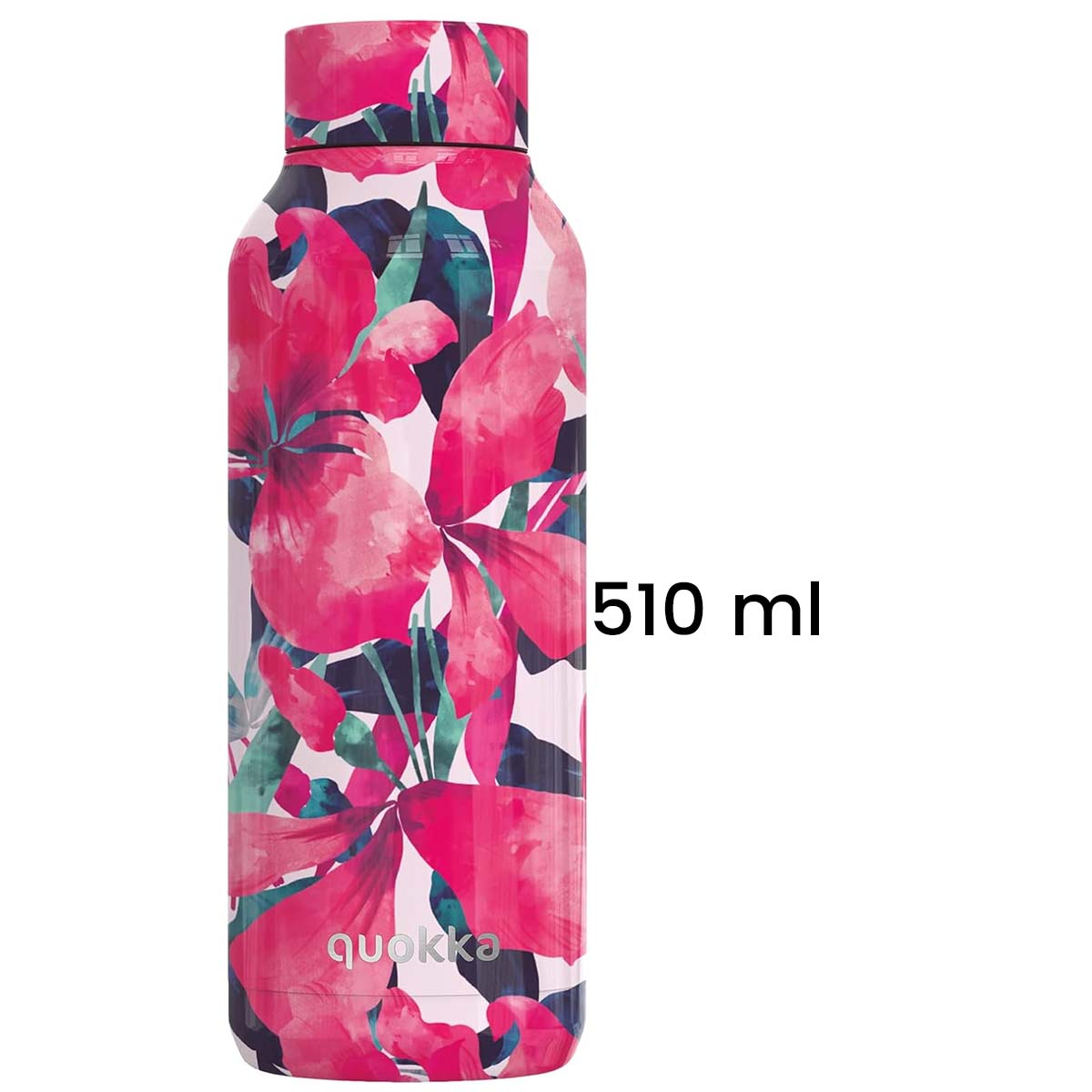 È mostrata una borraccia floreale Quokka con fiori rosa e foglie verdi. La bottiglia ha una capacità di 510 ml.