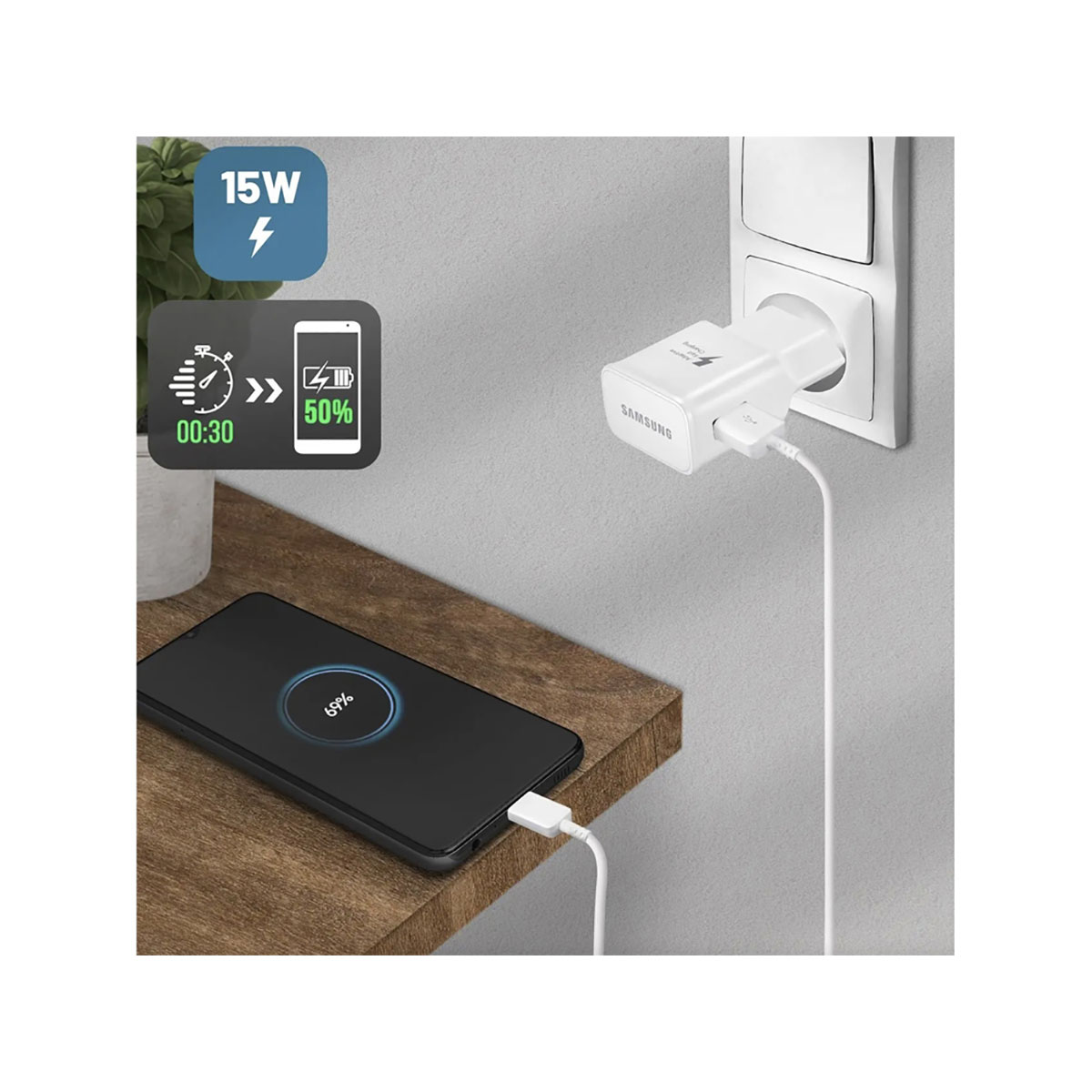 Un téléphone se charge sur une étagère en bois. Un chargeur Samsung est branché sur une prise murale. L'écran affiche 69% de charge.